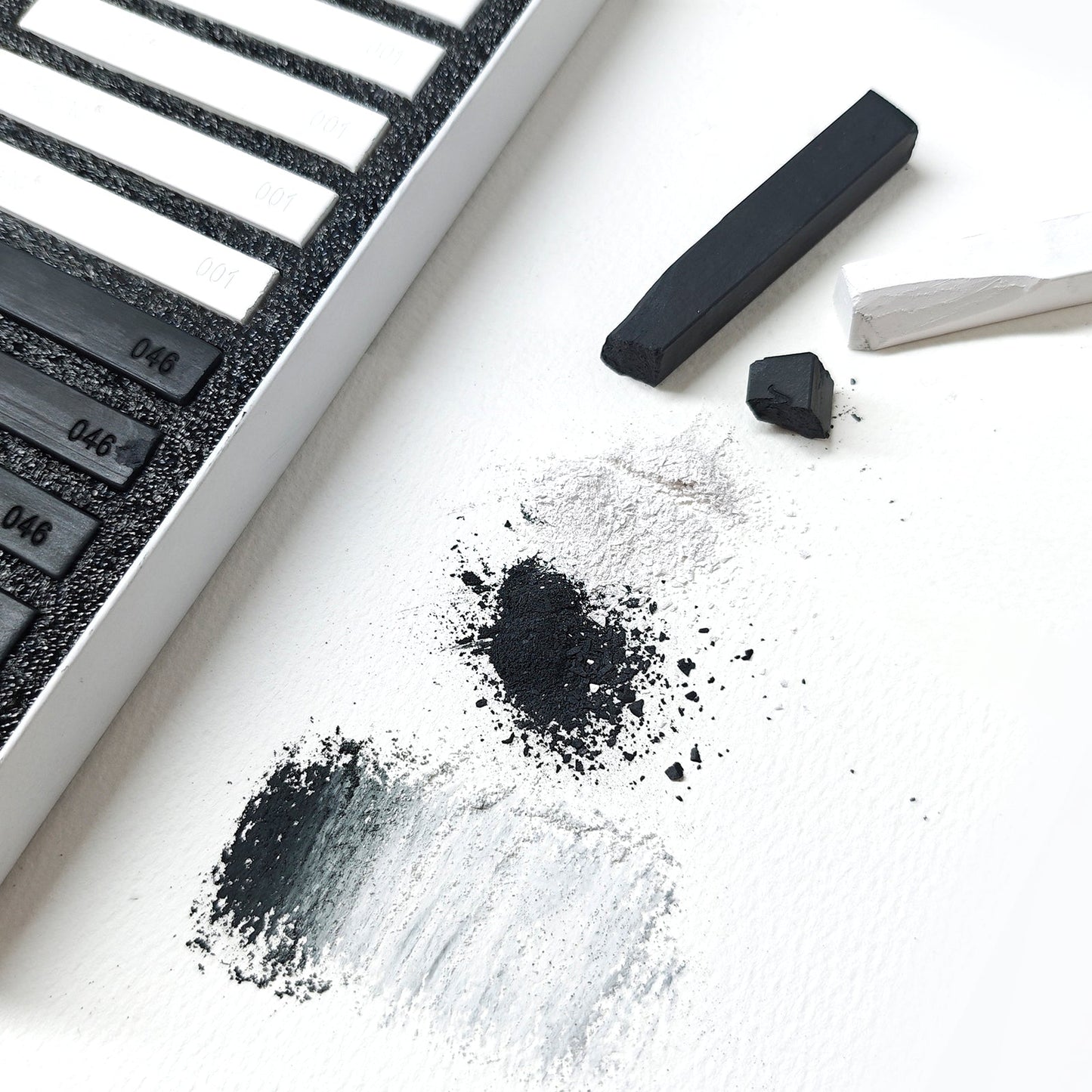 Artecho 12pc Soft Pastel Professional Range - 6 x Black & 6 x White - Lifespace