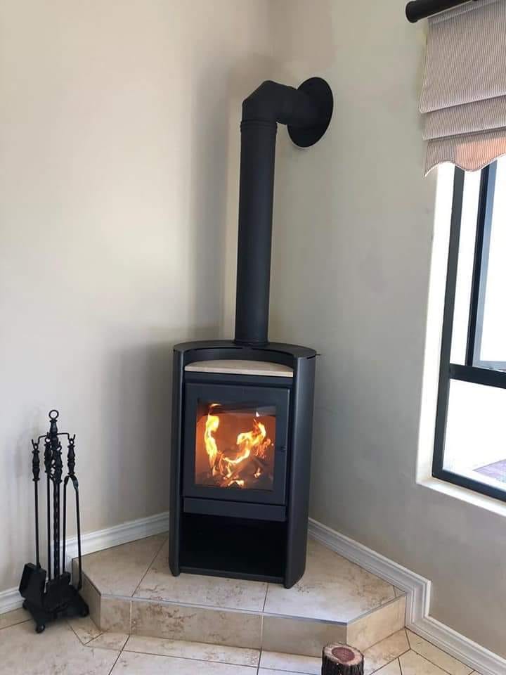 Jetmaster Amesti Rondo 490 Freestanding Slow Combustion Fireplace - Lifespace