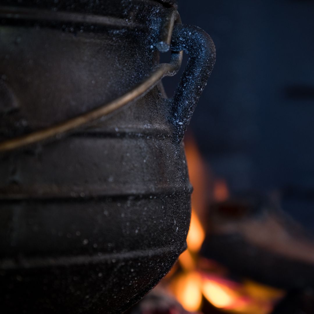 Lifespace Cast Iron No 2 Potjie Pot - 6lt