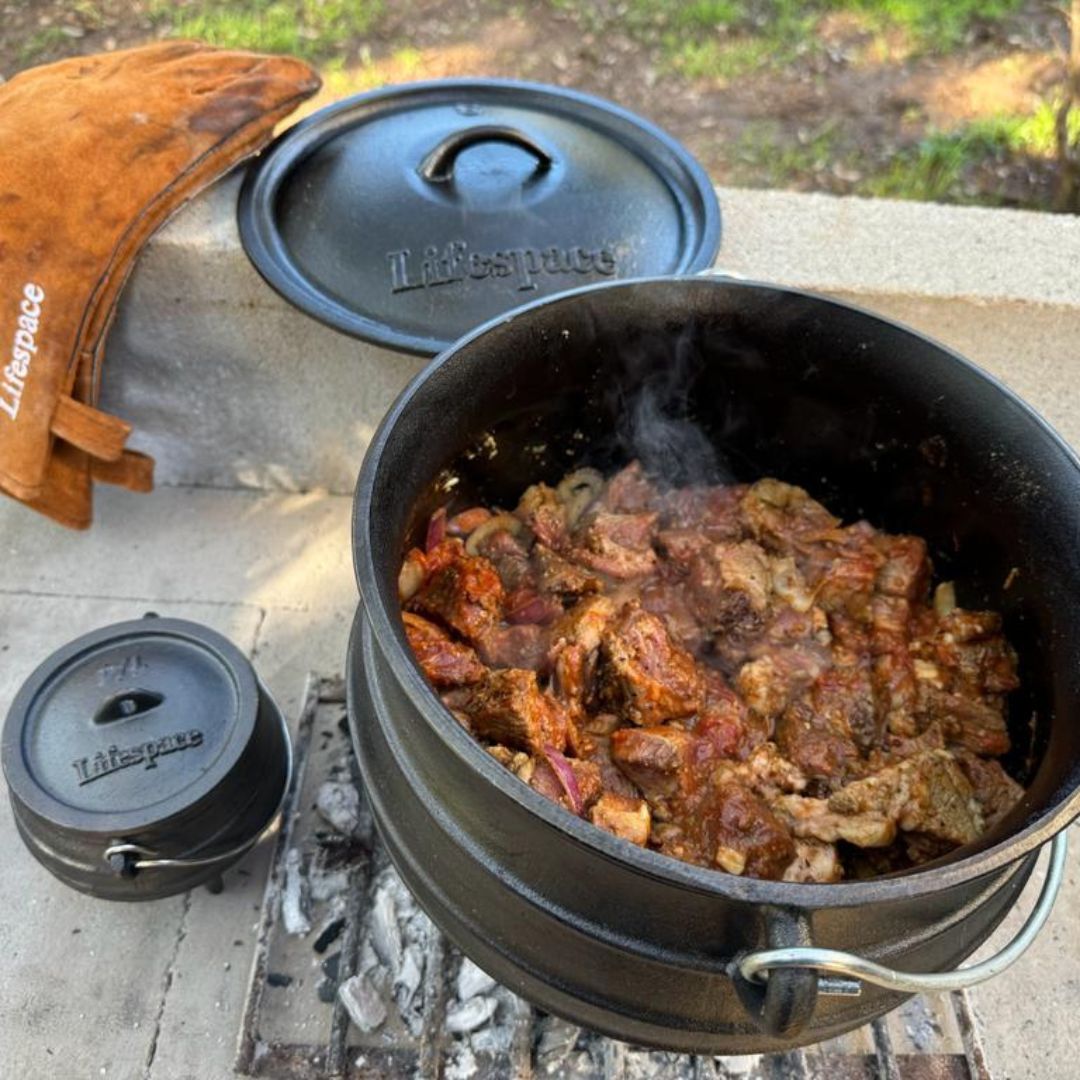 Lifespace Cast Iron No 3 Potjie Pot - 7,8lt + Potjie Clean & Care Kit Bundle - Lifespace